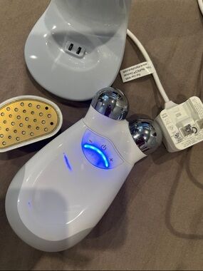NuFACE White Microcurrent Facial Lifting Complete Set